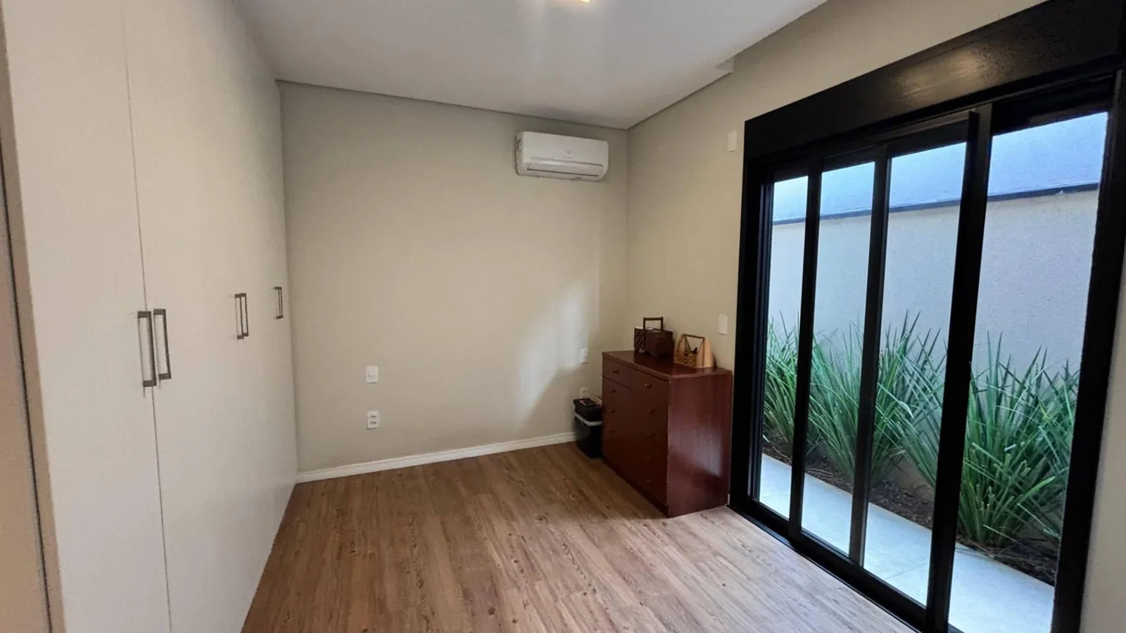 Ambiente com acesso ao jardim